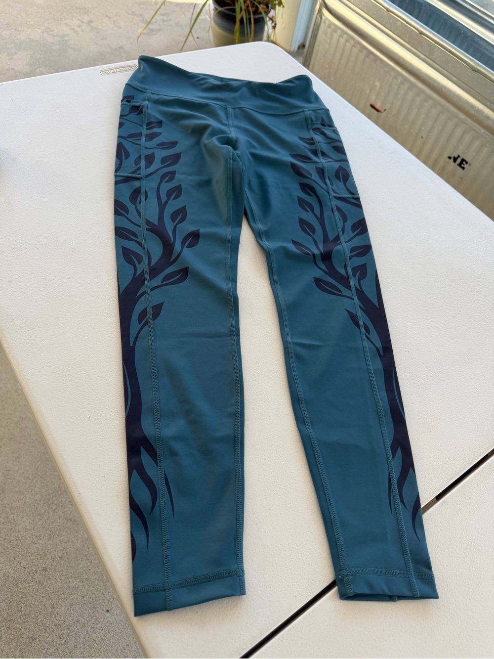 Constantly Varied Gear Teal Leggings with Navy Leaf Motif - Picture 4 of 8